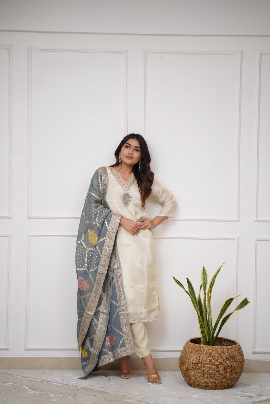 White Chanderi silk kurta and pant set with Grey Jacquard work dupatta.