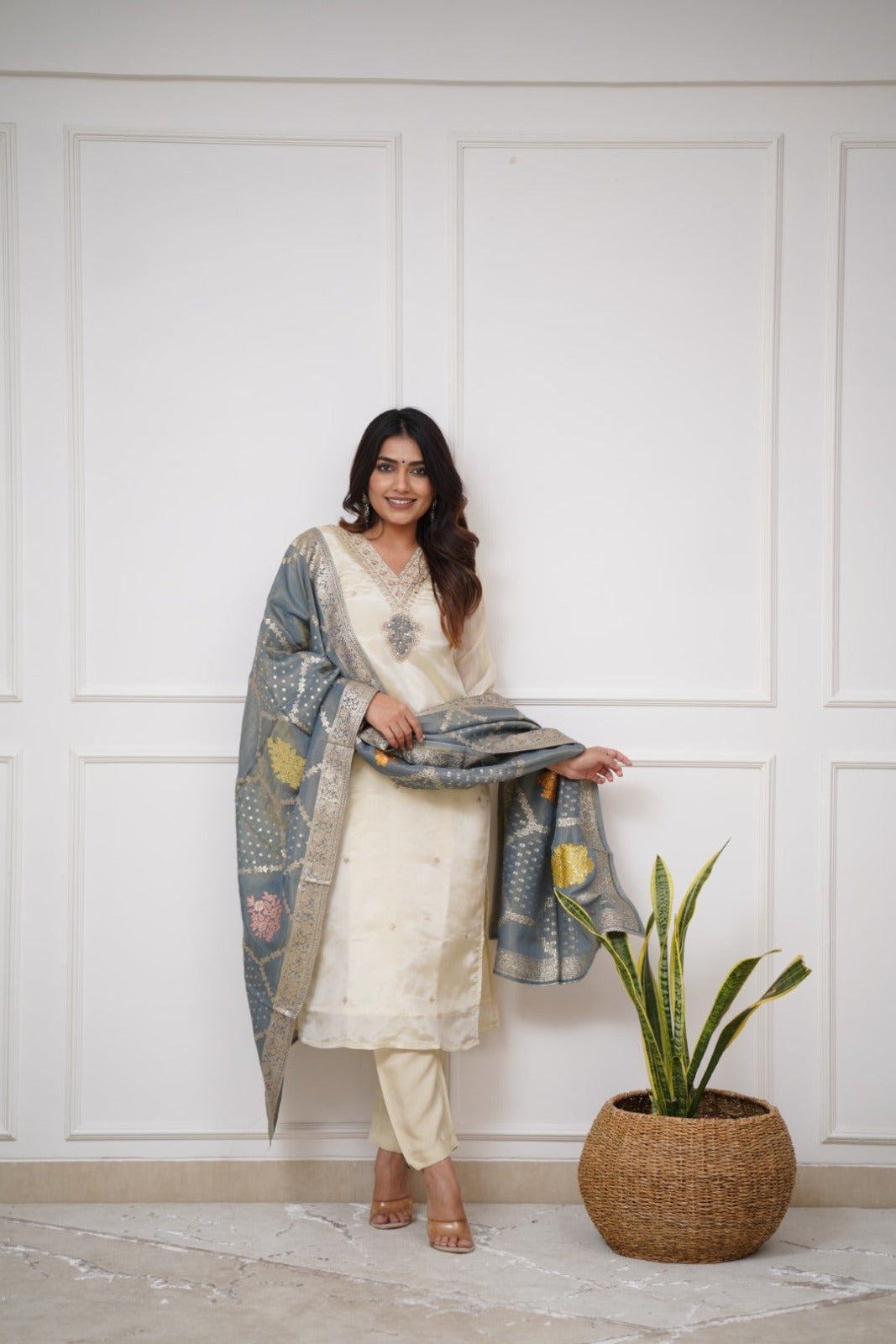 White Chanderi silk kurta and pant set with Grey Jacquard work dupatta.