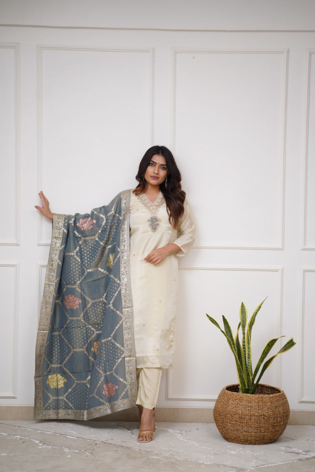 White Chanderi silk kurta and pant set with Grey Jacquard work dupatta.